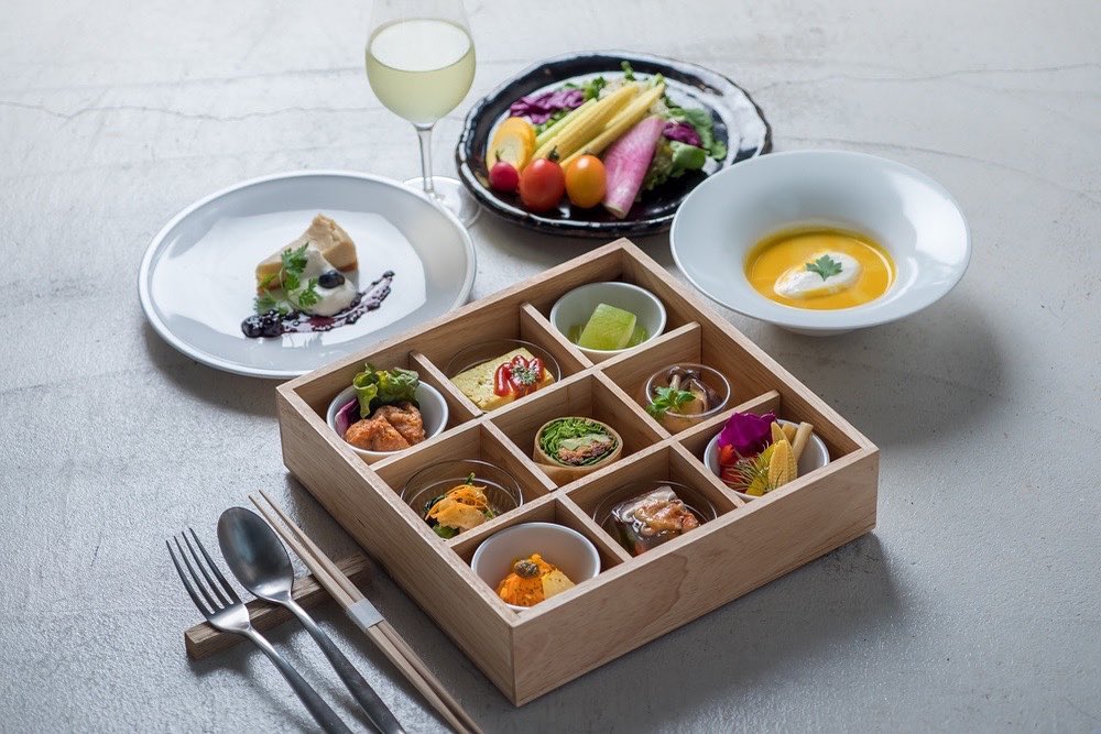 An image of seasomal fukurokujyu bento as a dinner course.